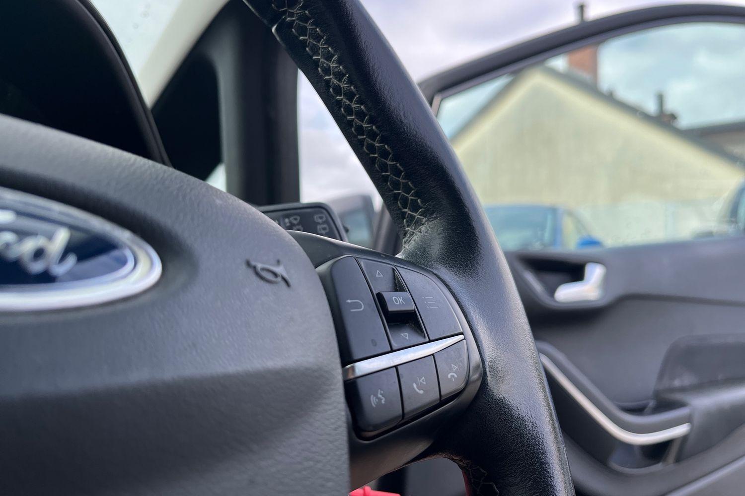 Ford FIESTA Photo 25