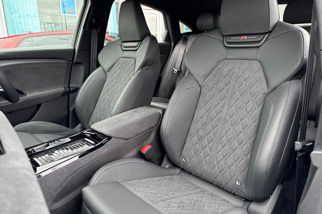 AUDI Q6 E-Tron Photo 21