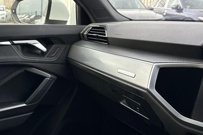 AUDI Q3 Photo 35