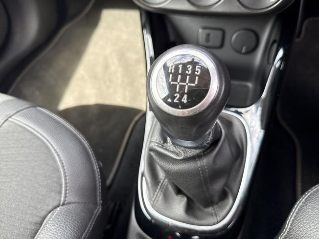 VAUXHALL Adam Photo 31