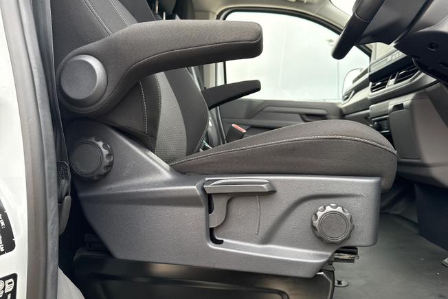 VOLKSWAGEN e-Transporter Photo 36