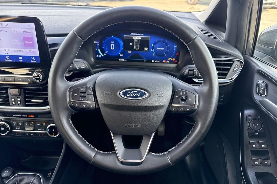 Ford FIESTA Photo autoimg-2f6ed99dd6a846276909d6f0c7b6115e85dda560.jpg