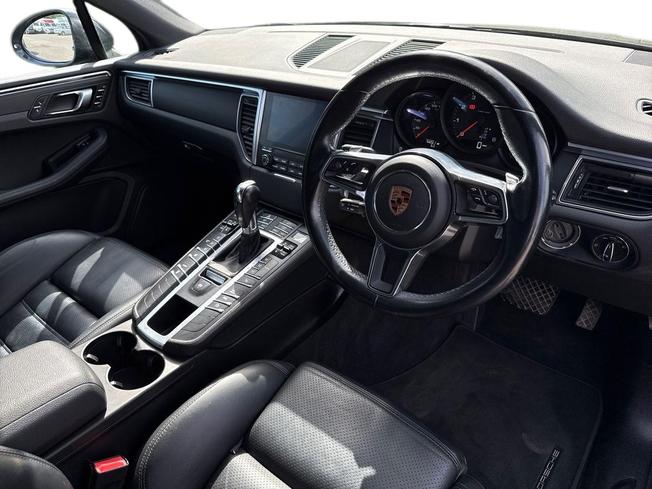 PORSCHE Macan Photo 6
