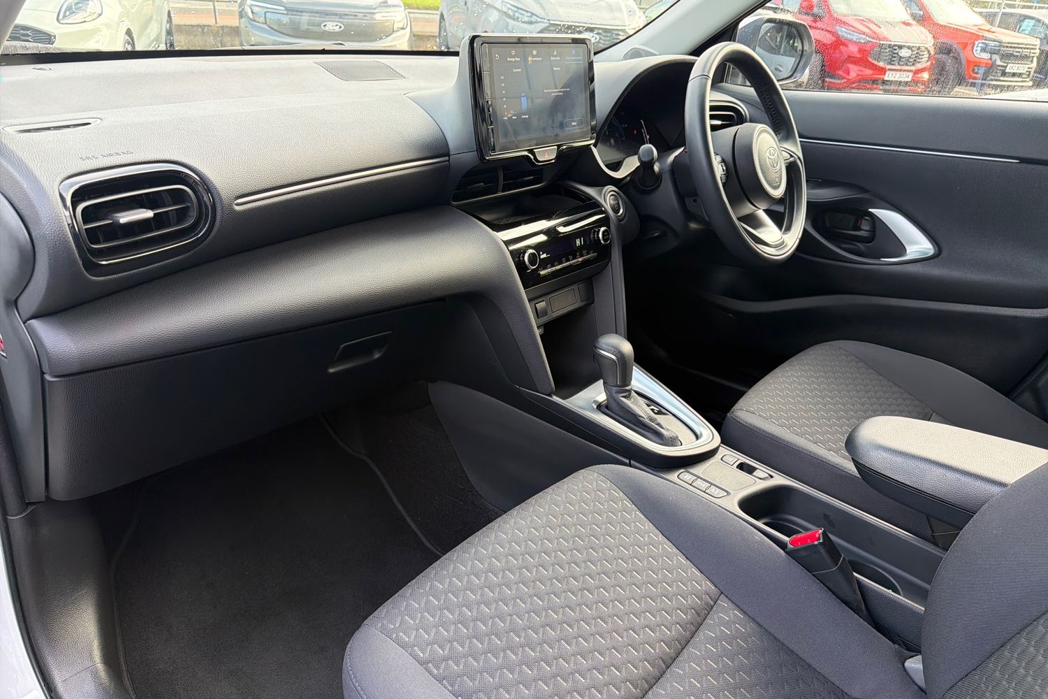 Toyota YARIS CROSS Photo 17