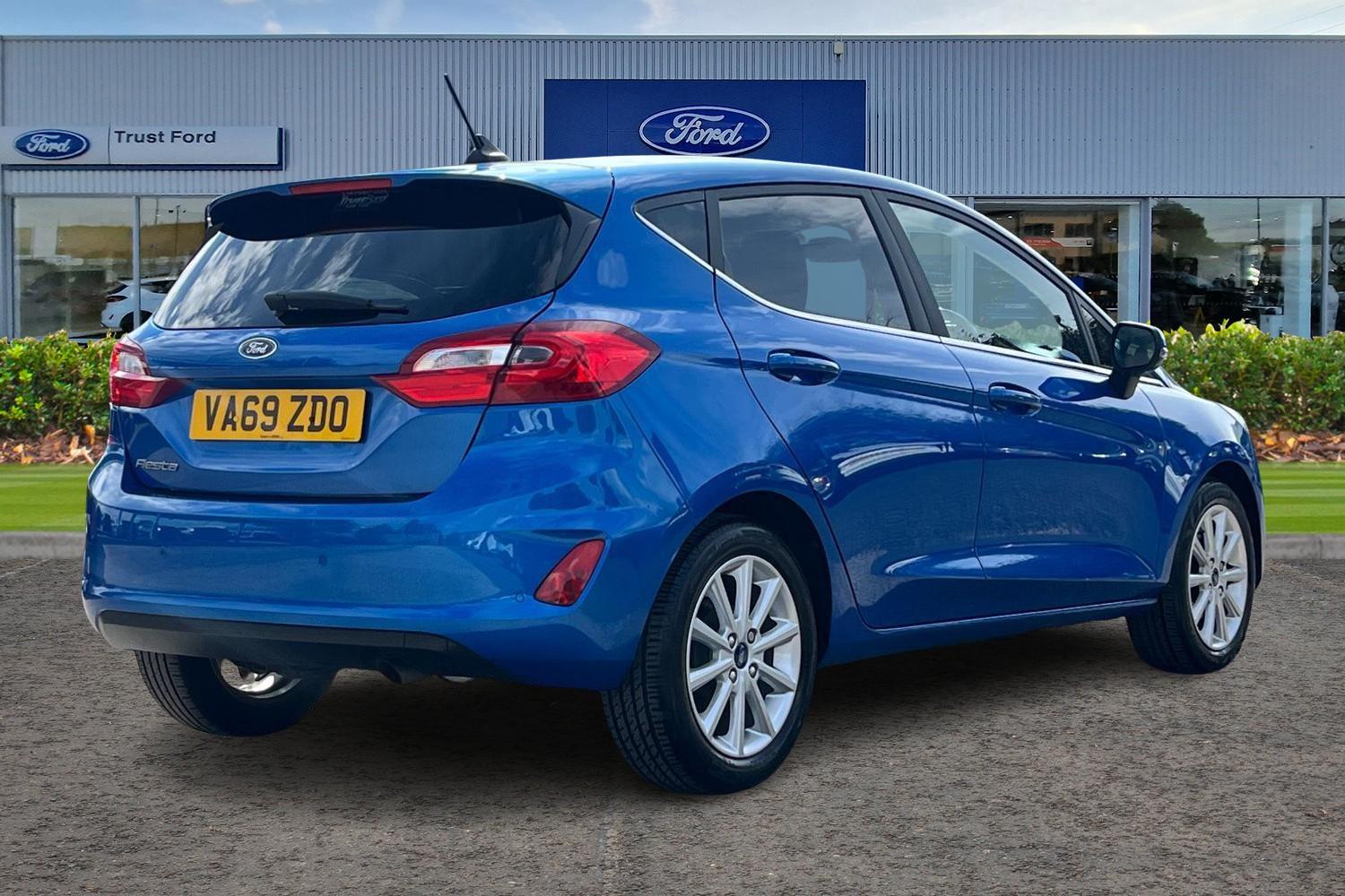 Ford Fiesta Photo 3