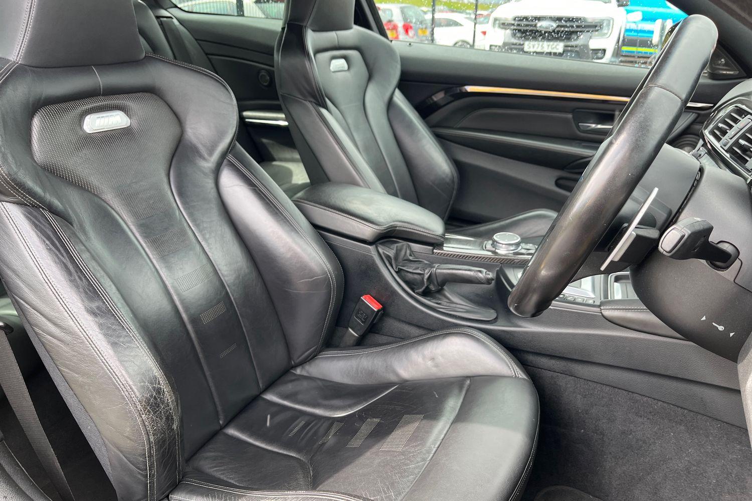 BMW M4 Photo 16