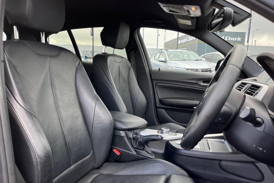 BMW 1 Series Photo autoimg-2f9cbc7a97d210f47d7f7a4a0dd62ba76a0a81d1.jpg