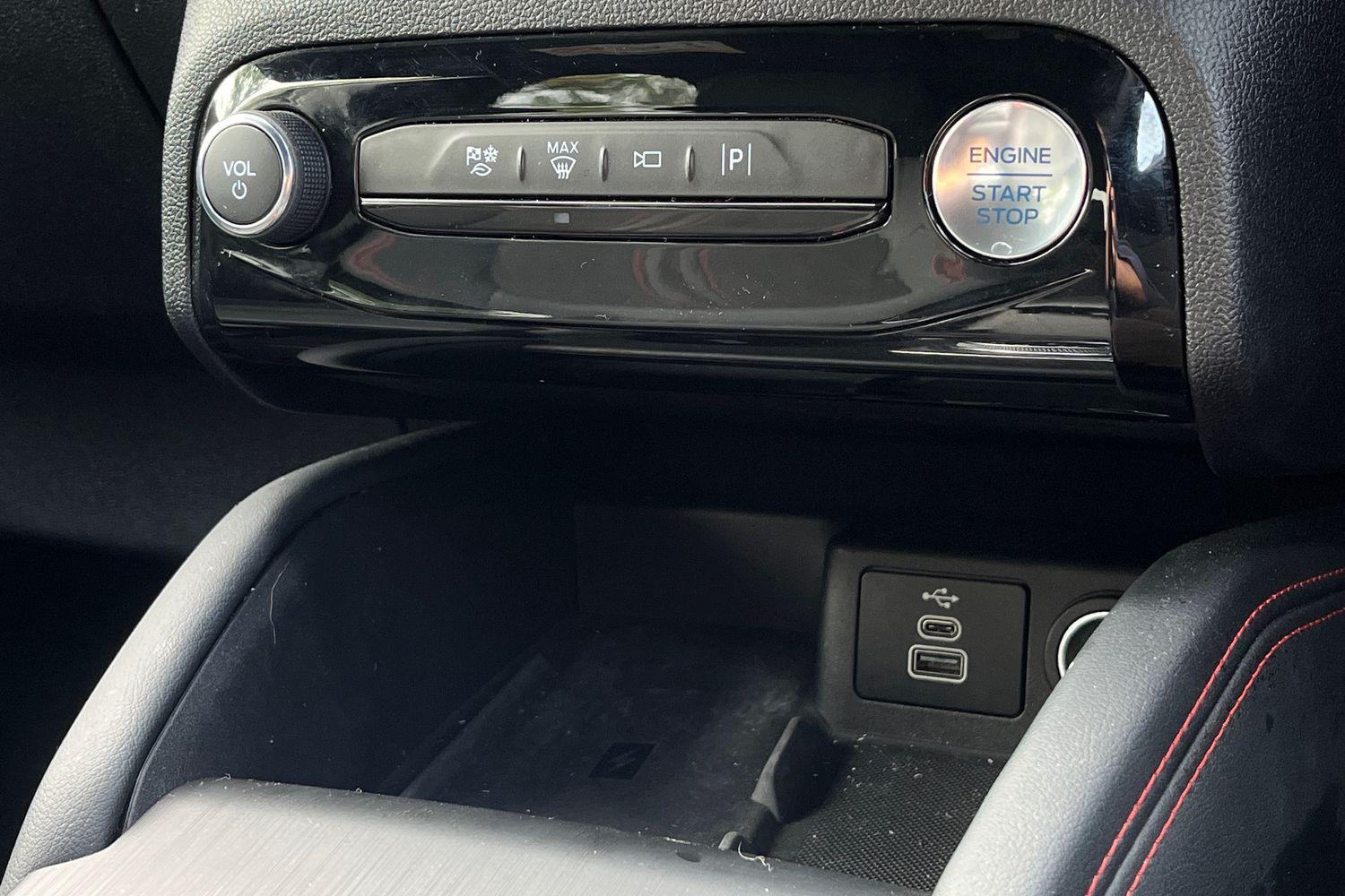 Ford KUGA Photo 33