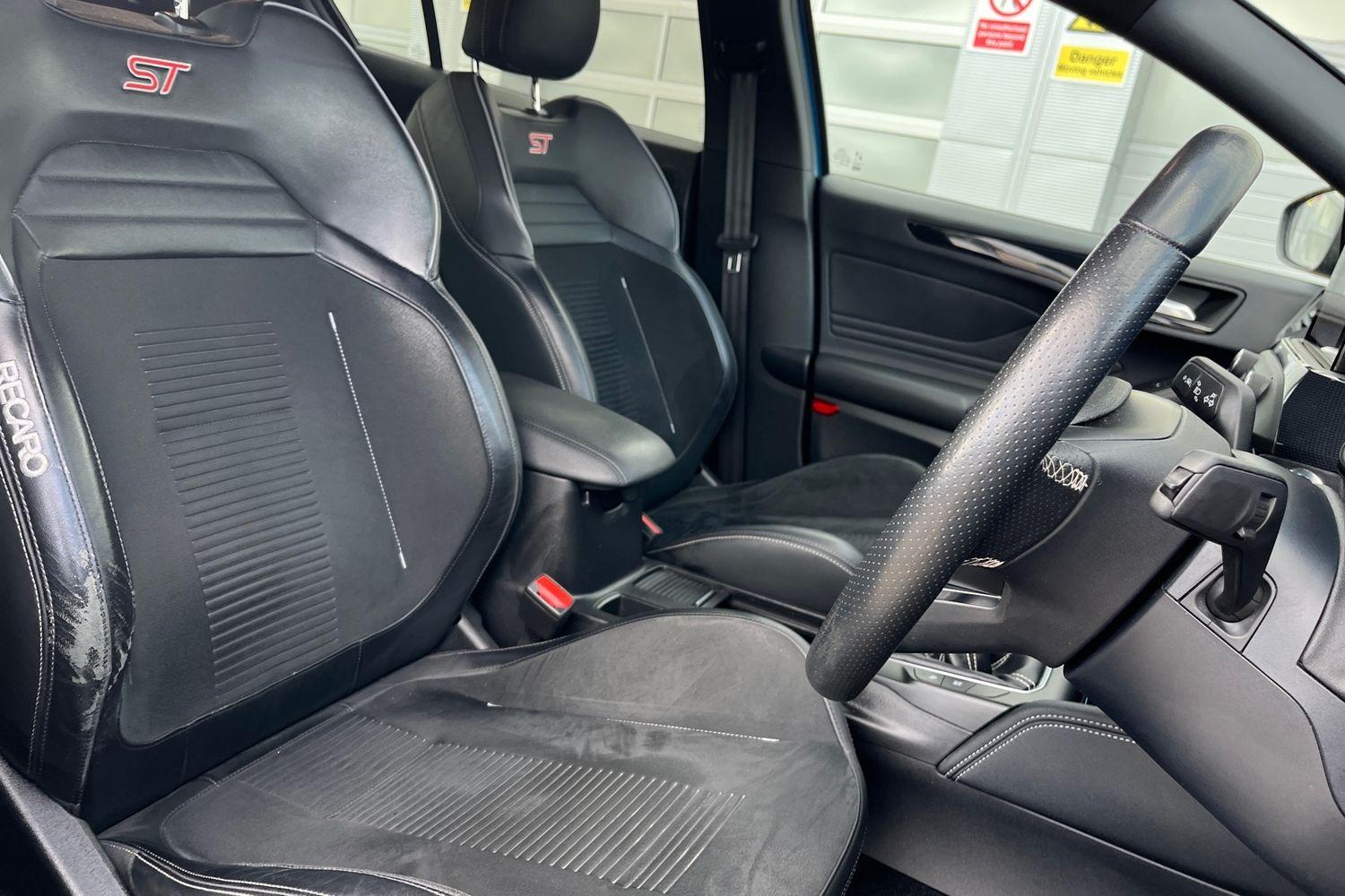 Ford FOCUS Photo 16