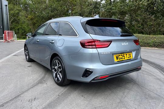 Kia Ceed Photo autoimg-2fa6e5a9061c6fad249fc5c9b13df3d7f6a61aff.jpg