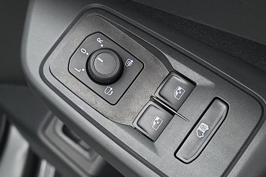 Used FORD TRANSIT CONNECT WR75JBE 18