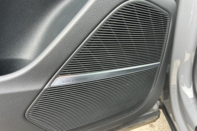 AUDI Rsq8 Photo 48