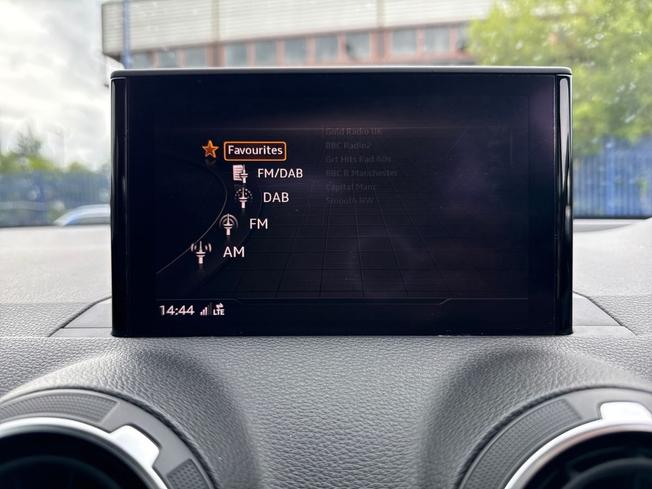 AUDI Sq2 Photo 36