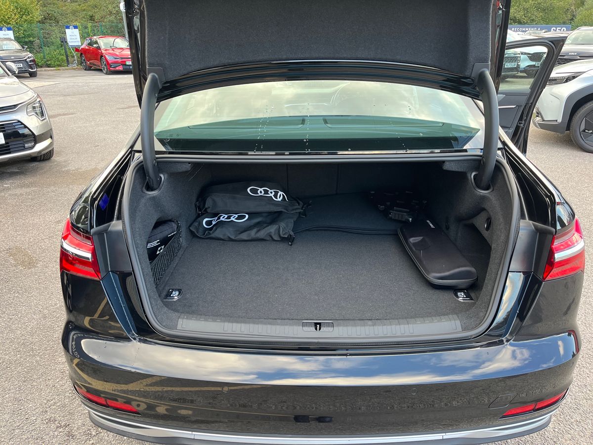 Audi A6 Saloon Photo 22