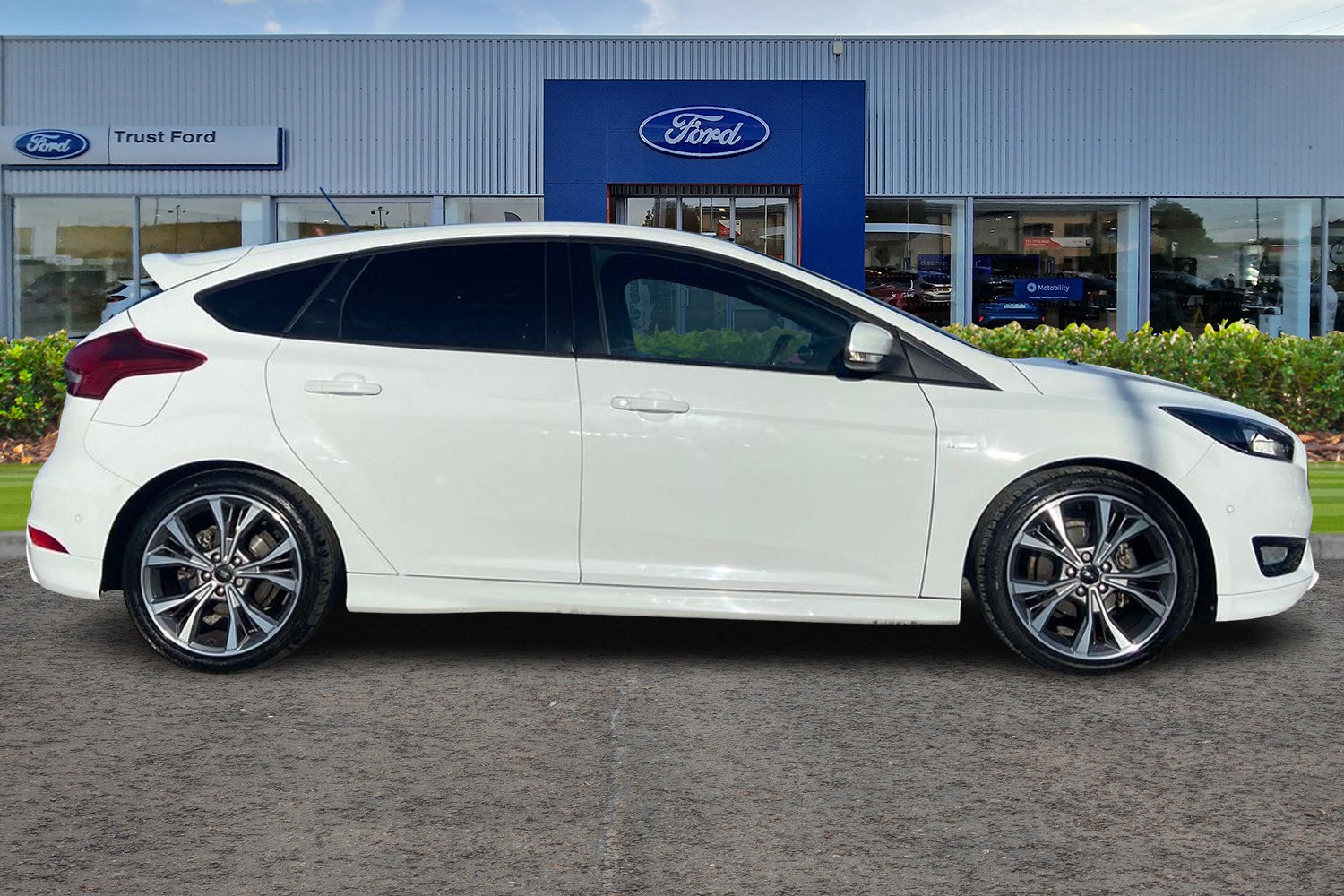 Ford FOCUS Photo 2