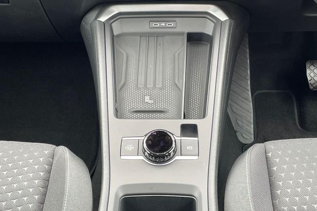 VOLKSWAGEN T-Roc Photo 25