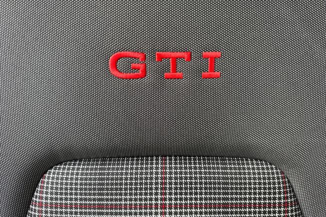 VOLKSWAGEN Golf Photo 31
