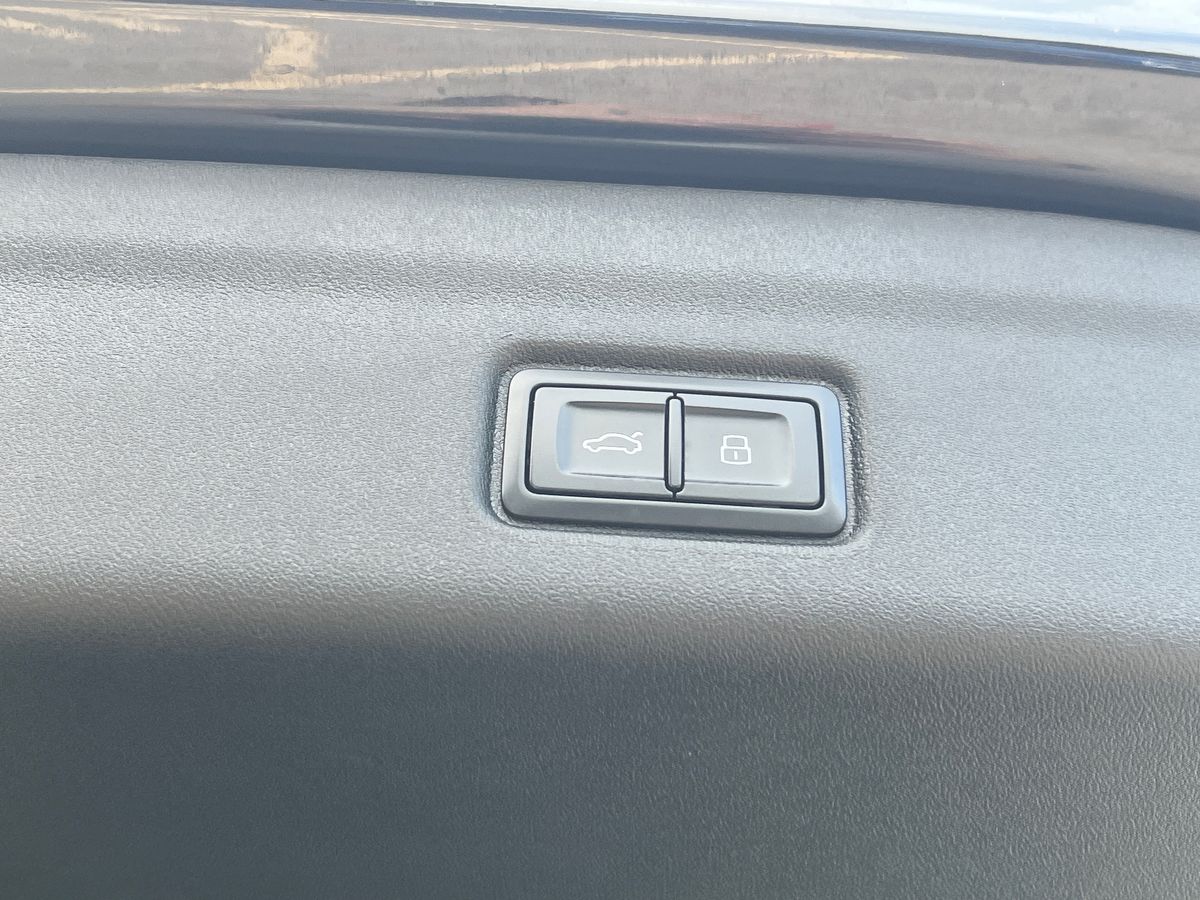 Audi Q6 e-tron Photo 25