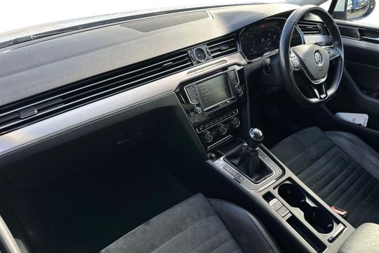 Volkswagen Passat Photo autoimg-2fbc949cea49e6368ea90f24f9828e35c01a6777.jpg