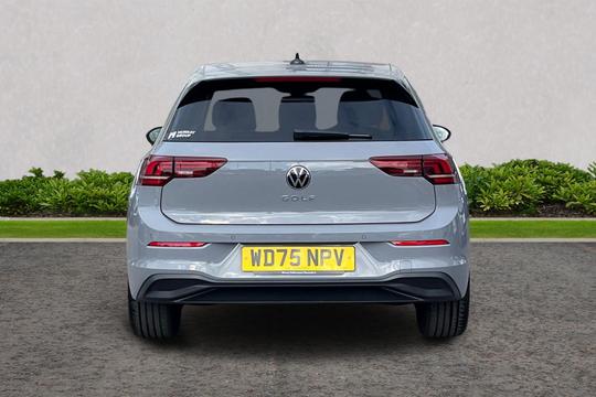 Volkswagen Golf Photo autoimg-2fbd1cb0452639285541e5e60329dc20c819e951.jpg