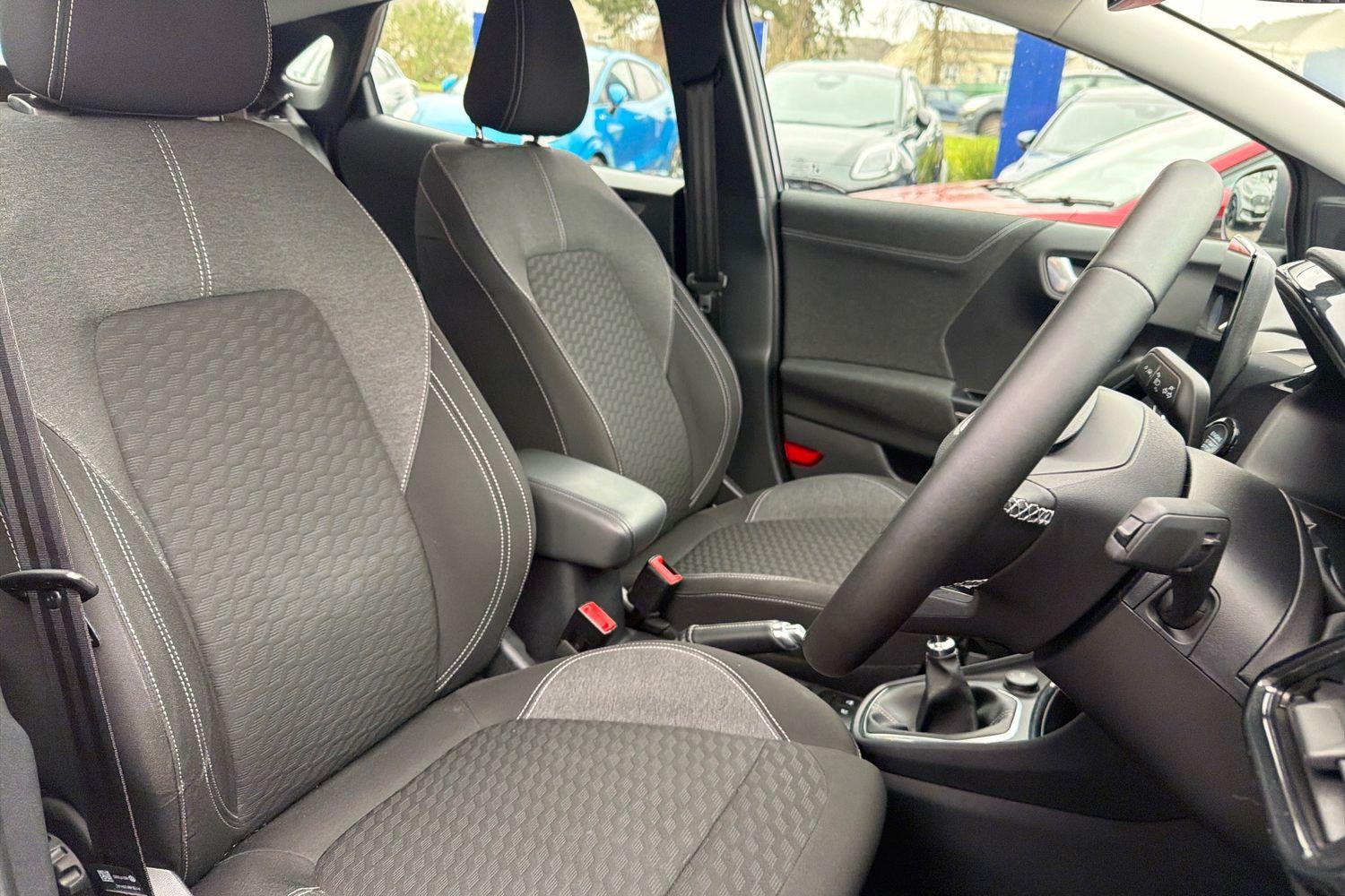 Ford PUMA Photo 16