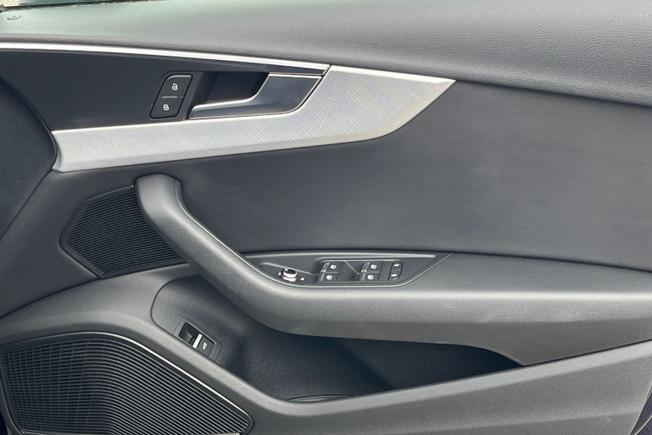 AUDI A4 Photo 40