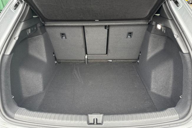 AUDI Q4 e-tron Photo 12