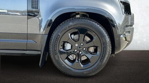 Land Rover Defender Photo autoimg-2fd3538a974d60b6a439968b3dea0566d877494c.jpg