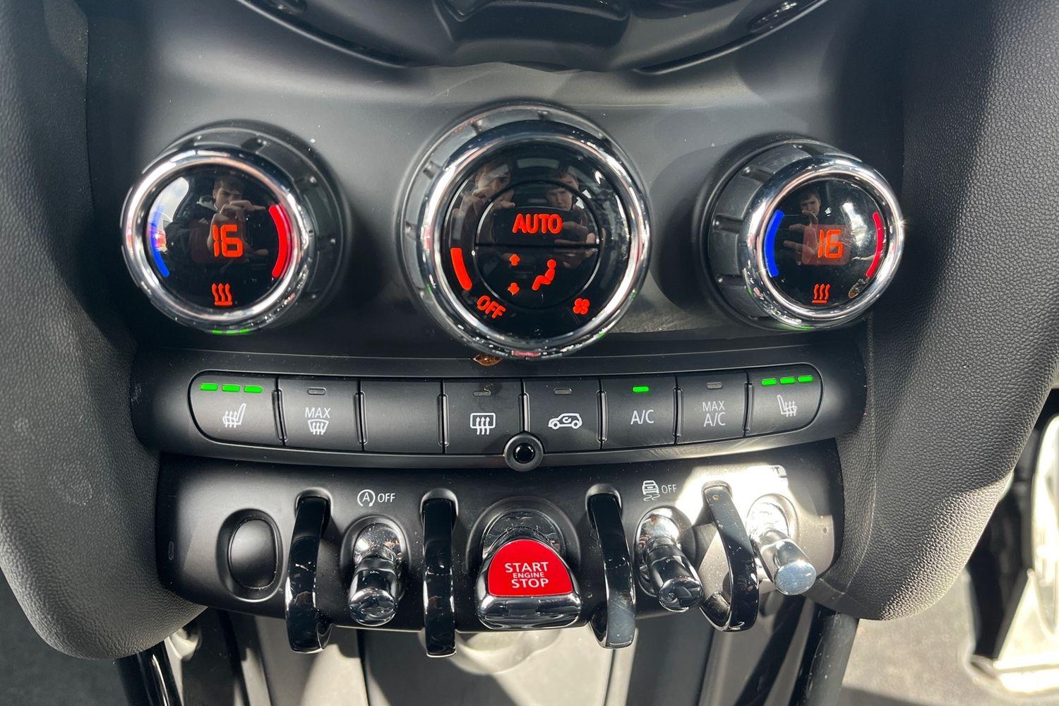MINI Hatch Photo 26