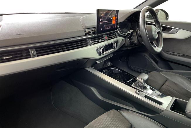Audi A4 Avant Photo 2