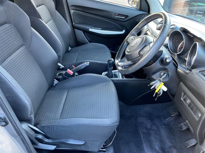 SUZUKI Swift Photo 28