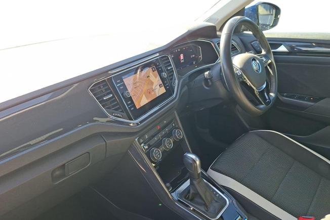 VOLKSWAGEN T-Roc Photo 2