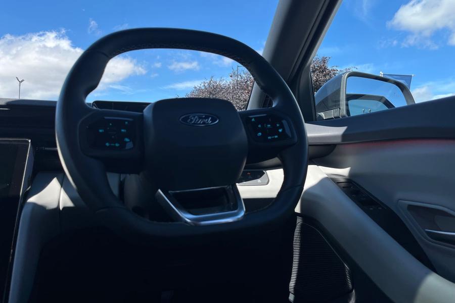 Ford Explorer Photo autoimg-2fea0441edd44d568b4c7e9727f14bdd9ec096e4.jpg