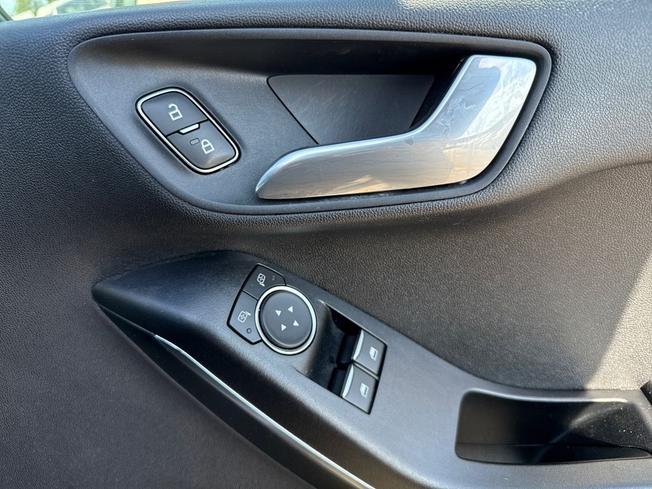 FORD Fiesta Photo 28