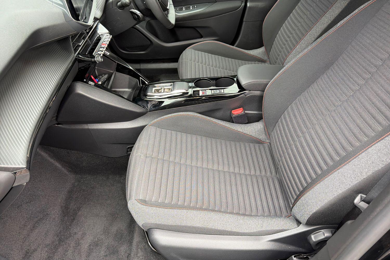 Peugeot E-2008 Photo 39