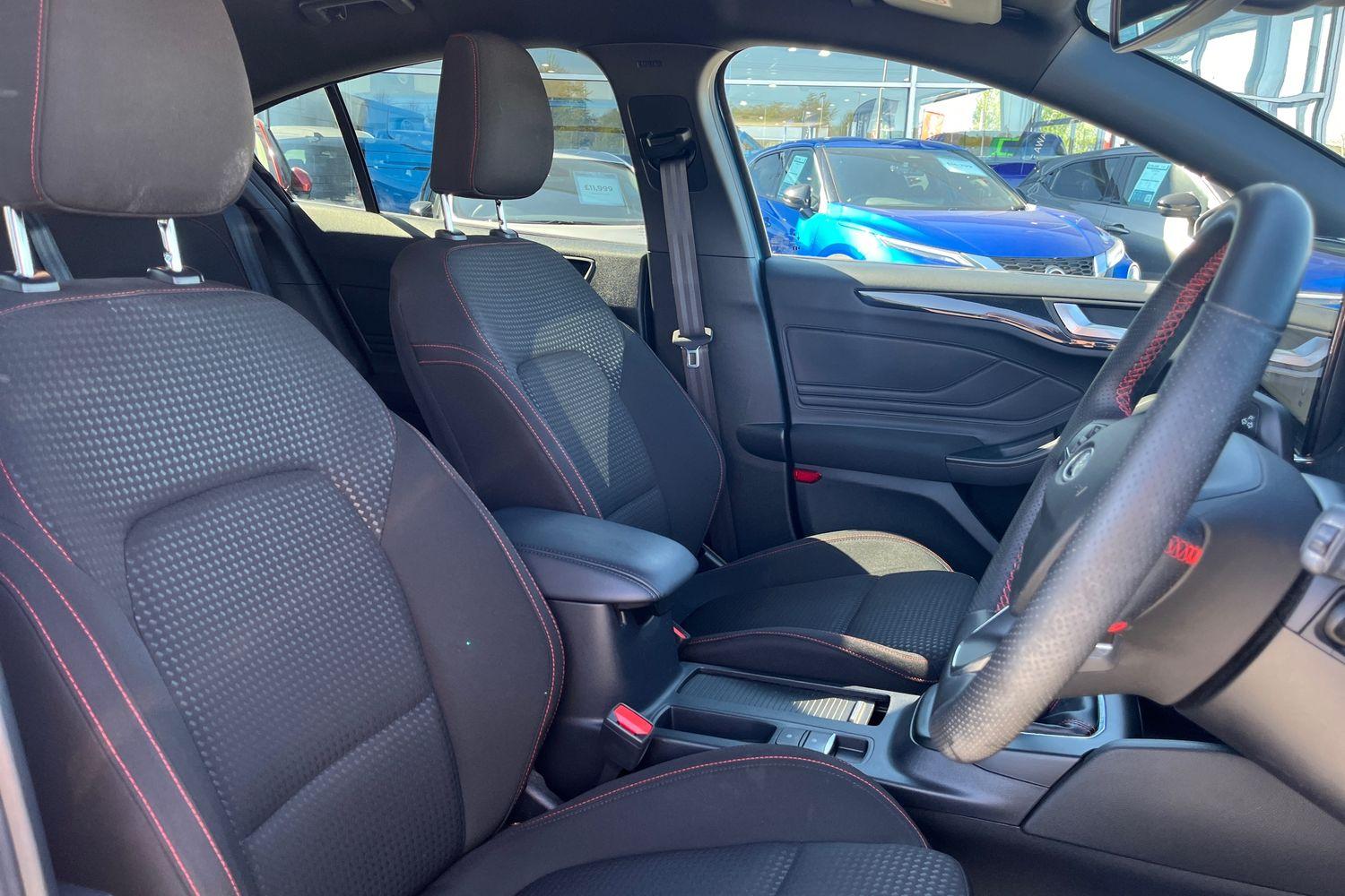 Ford FOCUS Photo 16