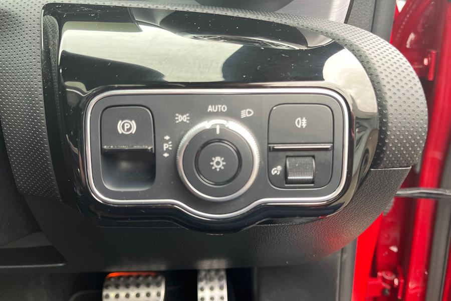 Mercedes-Benz CLA Photo autoimg-3009346450a096c32971889cacfbe16f60f302ce.jpg
