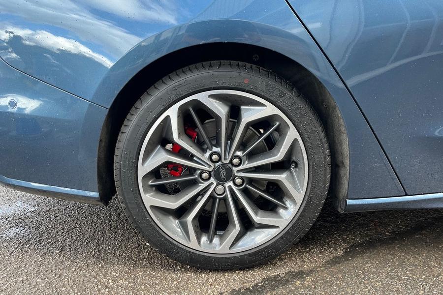 Ford Focus Photo autoimg-3009f6fdffe89f2ce3bcbabe5c251453d6c47e03.jpg