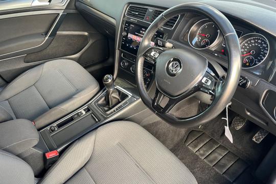 Volkswagen Golf Photo autoimg-300d22a28868521cc72465334540d0eee97661b9.jpg