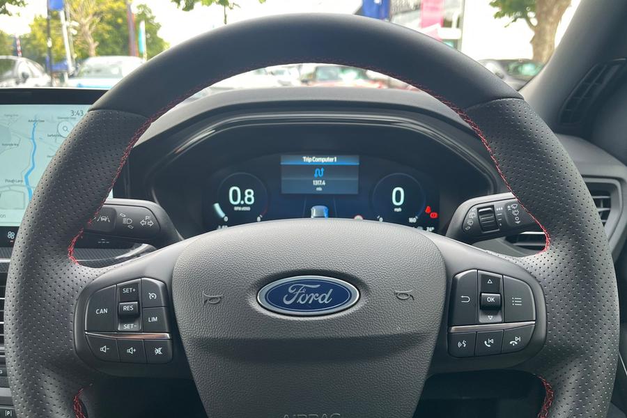 Ford FOCUS Photo autoimg-3012e6b8922f134acb3fd0a95dfe7cceb6b494b9.jpg
