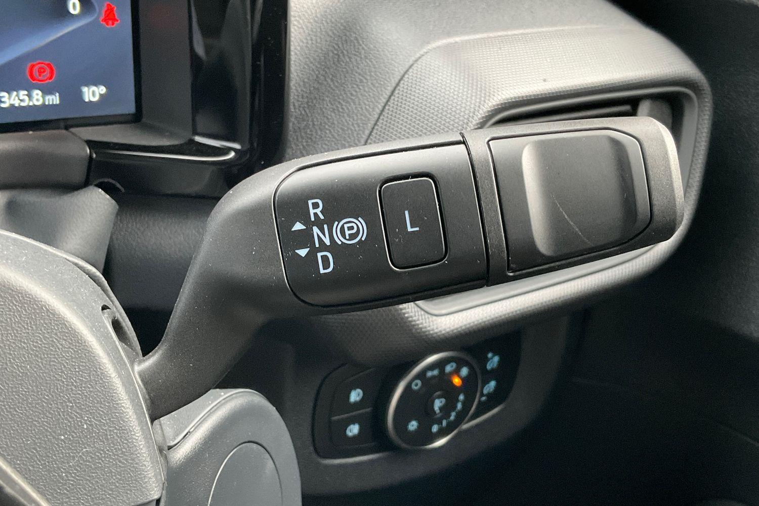 Ford E-TRANSIT COURIER Photo 14