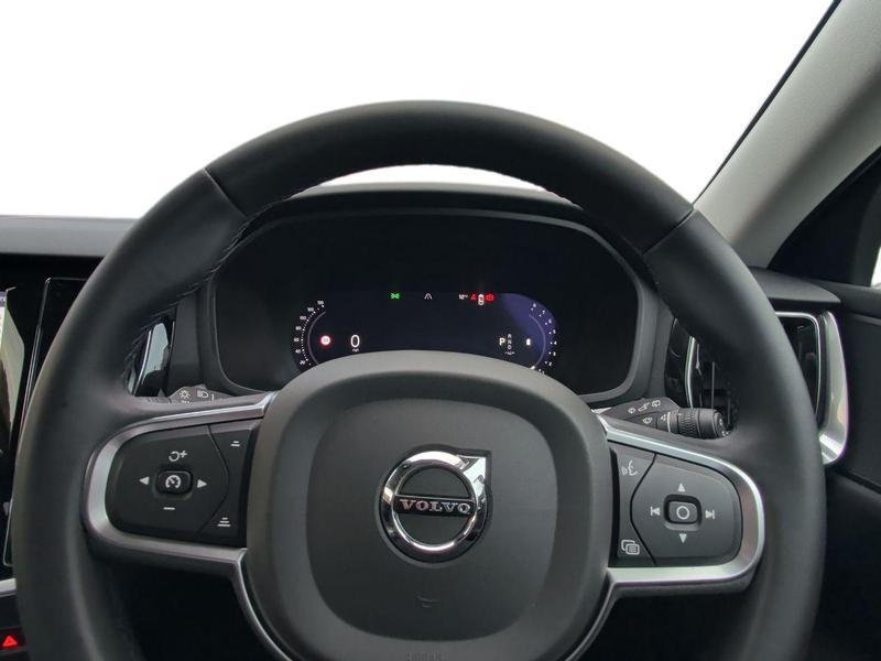 Used Volvo V60 FP23AOF 13