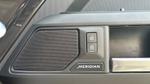 Land Rover Defender Photo 23