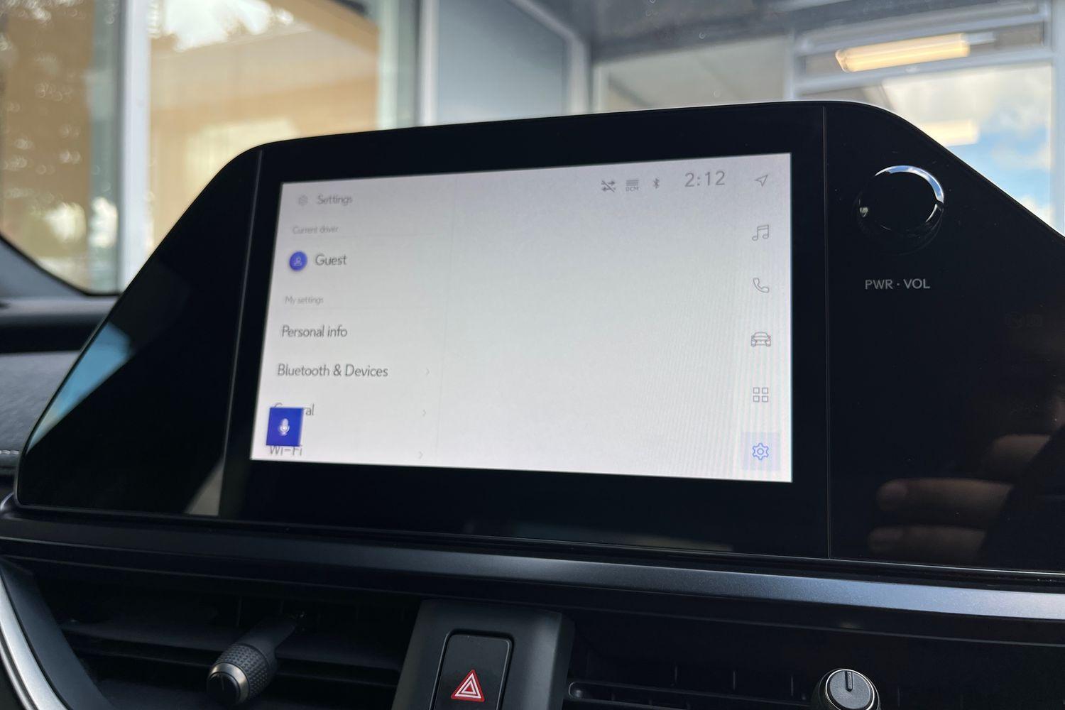 Lexus UX Photo 30