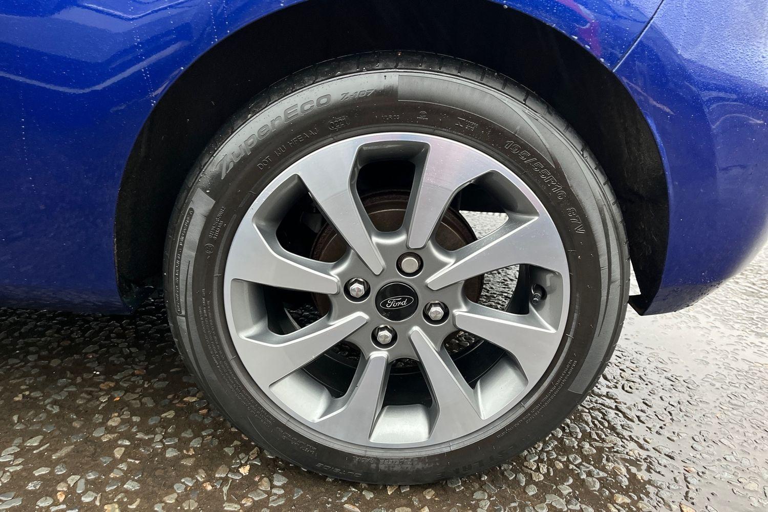 Ford FIESTA Photo 33