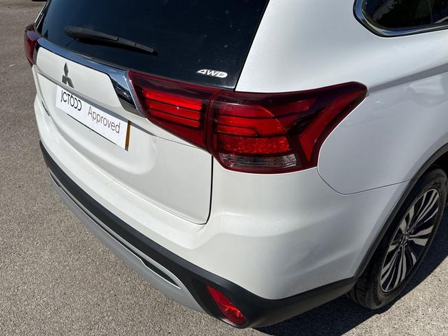 MITSUBISHI Outlander Photo 25