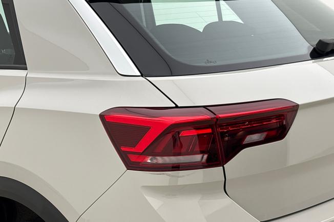 VOLKSWAGEN T-Roc Photo 18
