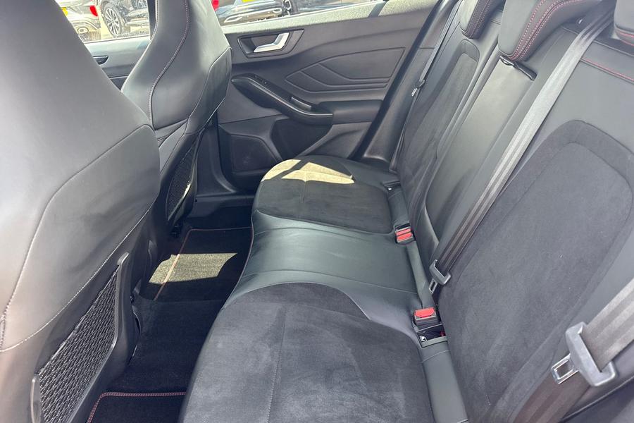 Ford FOCUS Photo autoimg-303829eee8208173ef1a7c96e153c3dedbcf4c2e.jpg