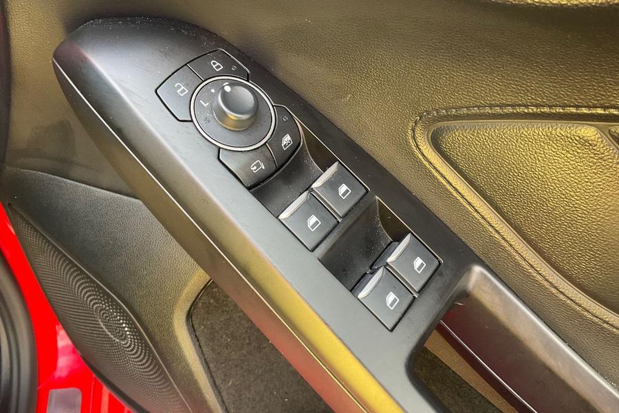 Ford Focus Photo autoimg-303a6d7209b264e19910ec47107dde5f7c6b3d3c.jpg