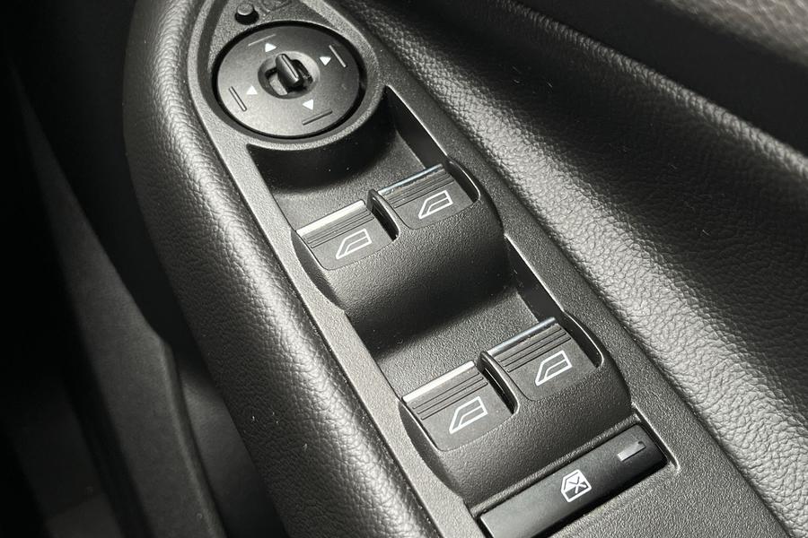 Ford Kuga Photo autoimg-303e37ecc30da2abf400eced2cf2f5d4c6e7b3df.jpg